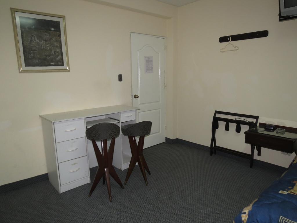 Hotel Plaza Mayor Лима Стая снимка