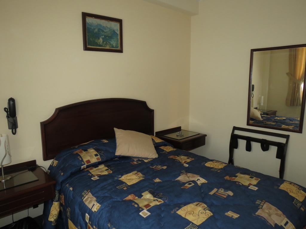 Hotel Plaza Mayor Лима Стая снимка