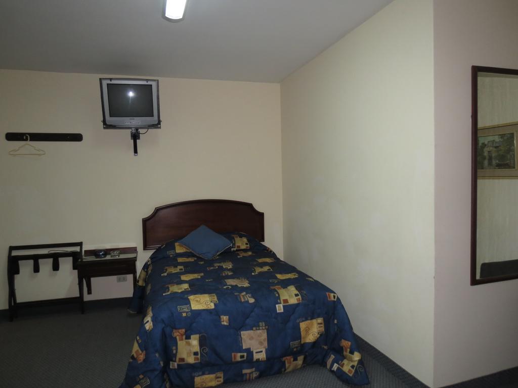Hotel Plaza Mayor Лима Стая снимка